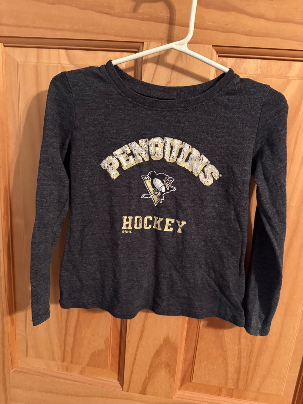 Like New, Boys Size 4T NHL Pittsburgh Penguins Long Sleeve Shirt
